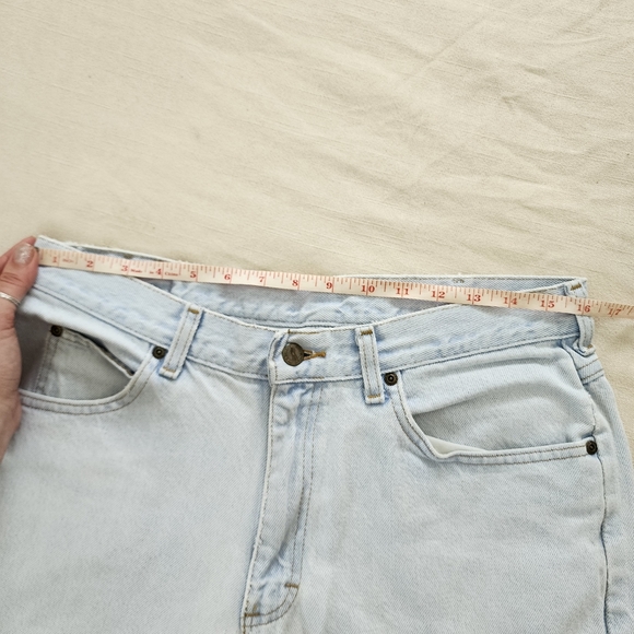 Vintage light wash high waisted jeans 32 inch waist - Picture 5 of 9